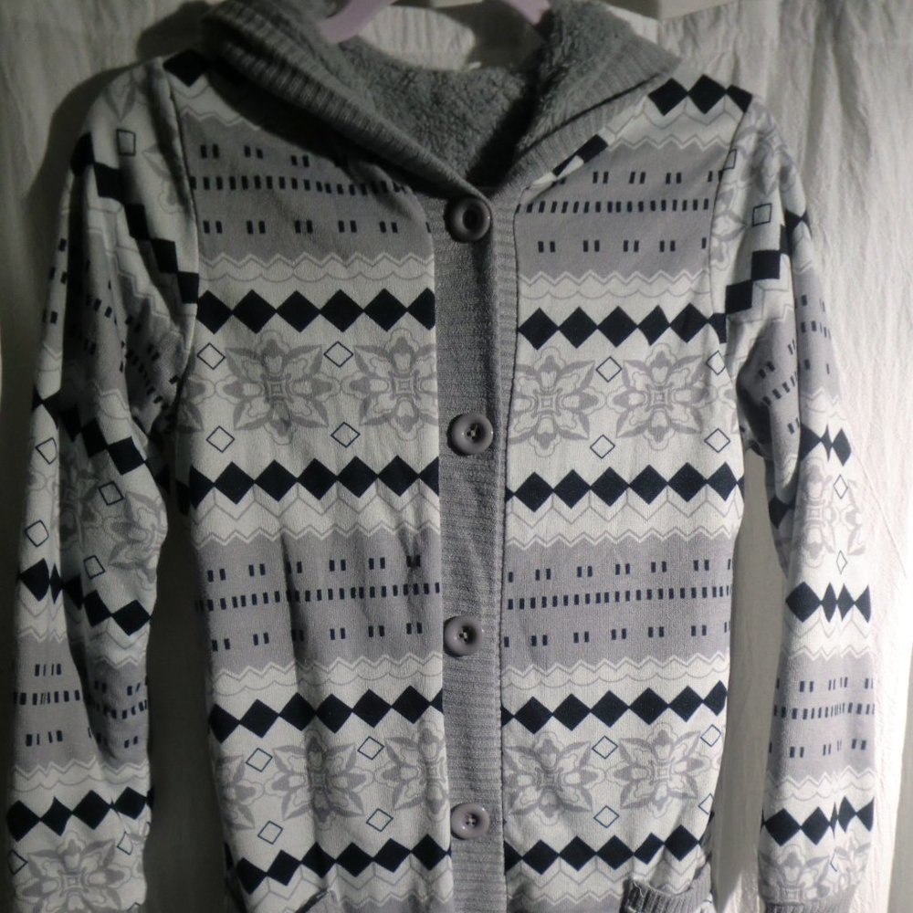 Black White and Gray Geometric Fleece Jacket (Lg)